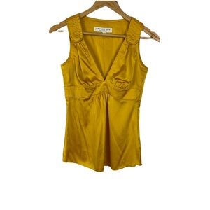 Trina Turk Sleeveless Top Blouse 92% silk mustard V Neck Size XS